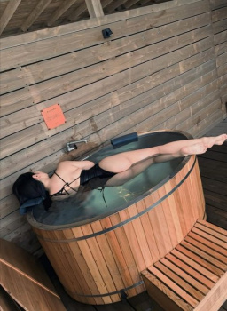 【画像】脊山麻理子さん(45)、半ケツ半身浴ｗｗｗｗｗの画像
