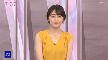 赤木野々花アナ、胸元ゆるゆるお辞儀で見えたような気がするの画像