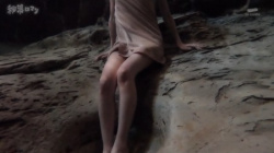 温泉美女さん、水中カメラで股間アングルを映されてしまうの画像