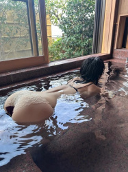 【画像】芹那さん(40)、引き締まったプカ尻ショット公開ｗｗｗｗｗの画像