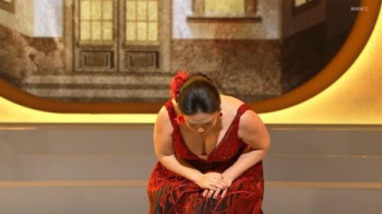 【画像】Eテレさん、谷間が気になってオペラに集中できないの画像