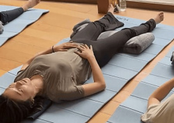 【GIF動画】原幹恵さん(38)、ピタピタな格好で土手が盛り上がってしまうの画像