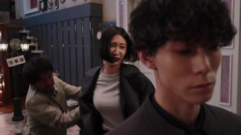 【GIF動画】仮面ライダーの女刑事さん、デカパイでキッズを目覚めさせてしまうの画像