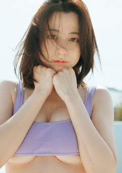 【朗報】杉本有美さん、36歳ラストグラビアで下乳解禁ｗｗｗｗｗの画像