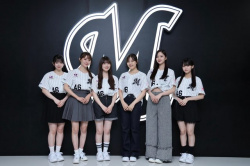 【画像】乃木坂46さん、始球式でスカートの中身が見えてしまうの画像