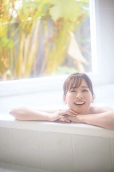 【画像】皆藤愛子さん(42)、年甲斐もなく入浴ショットを披露するの画像