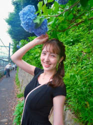 【画像】静岡の若手女子アナさん、デカパイのパイスラ率は異常の画像