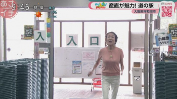 【GIF動画】NHKの大人気女子アナさん、ブルンブルン揺らしてしまうの画像