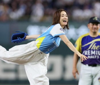 【動画像】上戸彩さん(40)、パンパンすぎてノーバン始球式ならずの画像