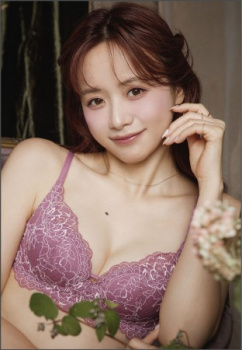 【画像】森香澄さん(31)、秋ランジェリーのTバックでお尻丸出しの画像