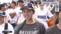 【GIF動画】大阪の可愛すぎる学生さん、甲子園で揺らしてしまうの画像