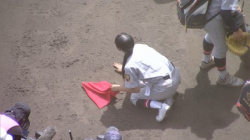 【画像】宮城の可愛すぎるマネージャーさん、甲子園でロックオンされるの画像