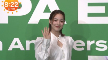 【画像】のん(33)さん、胸元の隙間から見えそうになるの画像
