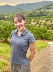 【画像】静岡の若手女子アナさん、みかん畑でたわわに実ってしまうの画像
