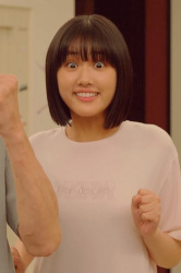 【GIF動画】原菜乃華さん(23)、胸を揺らして当ててしまうの画像