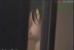 【民家風呂盗撮動画】窓の隙間から美乳GET!!の画像