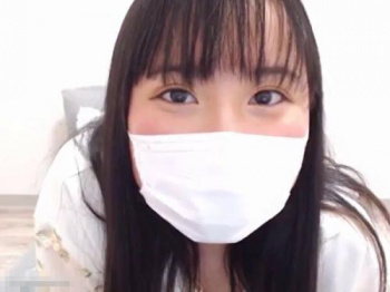 「お尻見せましょうか？パンパン！」発情期中一人暮らし清楚娘が初エロ配信【ライブチャット】の画像