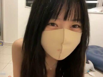 「オナニーしてぇ！M字！エロ可愛い？」スレンダーな身体に美巨乳なクビレ美少女【ライブチャット】の画像