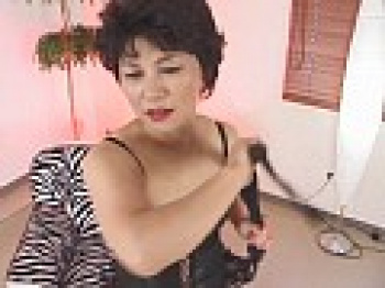 熟した色香漂うぽっちゃり熟女エッチな発情美人妻の画像