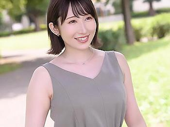 [デビュー]【AV】包み込むような魅力の爆乳美人妻登場！親近感たっぷりの密着セックス！の画像