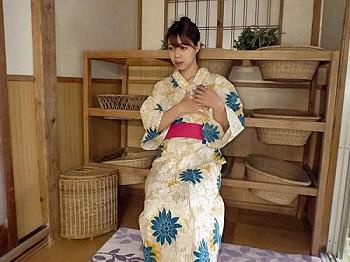 [エロ動画]【潮吹き】「母乳飲みたいでしょ♡」巨乳美女と激しい温泉プレイ！太い乳輪をいじりまくったら、ものすごい母乳で大興奮！の画像