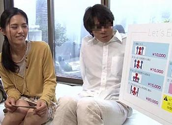 [人妻]夫がマジックミラー越しに見守る中、が賞金ゲットの3Pチャレンジに挑戦！!【エロティックバラエティー】の画像