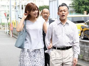 [スレンダー]＜人妻＞「どうかしら。」デカパイえろすぎ美女の寝取りエッチの画像