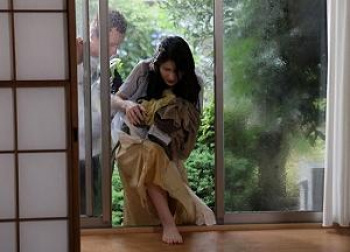 [人妻]【イラマチオ正常位】日頃の欲求に不満を持ち義息子と不倫し満たされる奥さんの画像