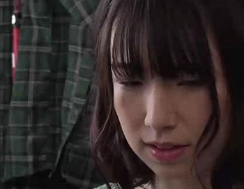 [可愛い]私魅力ないのかな？透けパンで誘惑してくる人妻wの画像