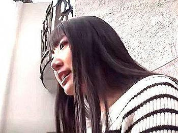 [エロ動画]＜人妻ナンパ！＞「31歳だと？ウソだろ！」童顔の可愛い奥さんゲット！他人棒で浮気ファックシチャウゾ(無料)の画像