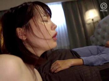 [エロドラマ]【人妻】清楚系の人妻がお金に困って借金！返せないなら”人妻まんこ”で払ってもらおうか！旦那の眼の…の画像