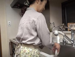 [アナル舐め]数日だけ過ごすことになったGAL！すぐビンビンにされしゃぶられ捩じ込んで童貞喪失の画像