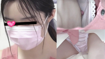 [erotica1682]スマホカウンターで美味しそうなピンク乳首を胸元から撮られるまだあどけなさの残るめちゃくちゃ可愛い貧乳お姉さんの画像