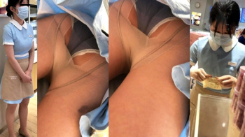 [erotica2038]プリケツにフィットする紺色Pを撮られる可愛い制服で妙にエロい台湾のデパート店員さんの画像