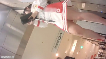 【逆さ撮り】激レア♡某モバイルショップ店員さんのパンティ調査♡結果はまさかの･･･♡の画像