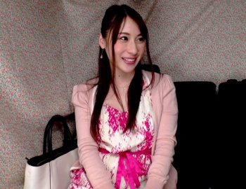 ☆人妻ナンパ☆ 36歳だという成熟した色白美肌の極上ボディを持て余したとっても綺麗な美人奥さまがとびきりスケベな淫乱メス犬に豹変!浮気はダメだと分かっていながらも言葉巧みなナンパ師の話術にのせられてついうっかりソノ気になった清楚な人妻が下品な絶頂ズラでイキ乱れる淫らな姿を見逃すな!の画像