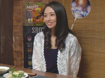 ☆人妻ナンパ☆ 42歳だという夫婦仲は悪くはないが長くセックスレス状態が続いてるとおっしゃっる見た目も雰囲気も若々しい美人奥さまがとびきりスケベな淫乱メス犬に豹変!ストレス発散で立ち寄った居酒屋で出会ったイケメンの年下男子にほろ酔い気分で口説かれてソノ気になったドスケベ人妻の淫らな姿を見逃すな!の画像