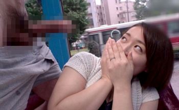 ☆人妻ナンパ☆ 29歳だというご主人に内緒の乱交セックスで性的欲望が覚醒した美人奥さまがとびきりスケベな淫乱メス犬に豹変!浮気はダメだと分かっていながらも女のツボを知り尽くした経験豊富な男優たちにご無沙汰マ●コを虐め抜かれて激しく興奮した欲求不満のドスケベ人妻が魅せる淫らな姿を見逃すな!の画像