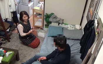 ☆人妻ナンパ☆ 50歳だという浮気なんて一度もシタことない家庭的な笑顔がステキな完熟人妻がとびきりスケベな淫乱メス犬に豹変!旦那が仕事に精を出す平日の昼下がり濃厚な熟女臭があふれ出すヌルヌルのご無沙汰マ●コを息子世代の若い男の子に虐め抜かれて完全発情したドスケベ人妻の淫らな姿を見逃すな!の画像
