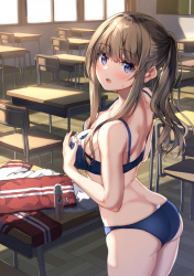 【二次】半ケツ・限界ギリギリな背面ショット集めてみた【画像】の画像