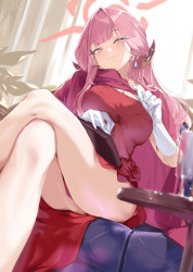 【二次】足組みしてるだけなのに絵になる人達の画像