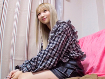 かっわあ！色々抱えちゃった金髪ギャルをセックスで慰める「ダメよ！ダメェ」断続的に噴射するH潮吹き娘にデカチン攻撃の画像