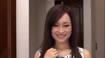 夫の着服の肩代わりに夫の目の前でイラマチオ調教されてしまう新婚妻の画像