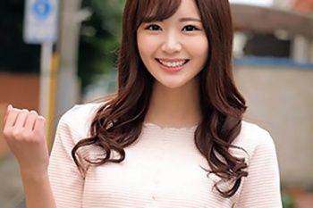 ののちゃん(22) 立ったまま激しい手マン責めされ潮吹きしちゃう素人娘！肉棒挿入でエビ反りアクメの画像