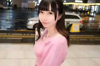 チアガールをしていたスレンダー巨乳女子大生の剛毛まんこに肉棒をぶち込みハメ撮りの画像