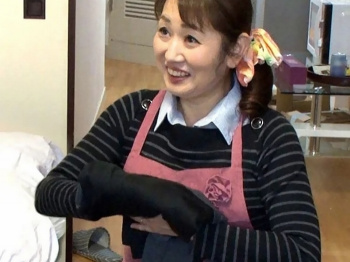 《家事代行》50代のおばちゃんだけど「会話も弾みチンコが疼く。。」蜜壺から精子が垂れ落ちる！の画像