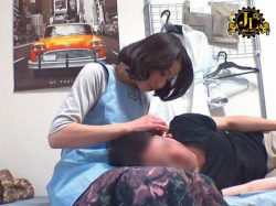 【人妻】《五十路熟女》電話一本でヤッて来た「50代の垂れ乳に。。」加齢臭漂う蜜壺は堪らん！無料エロ動画の画像