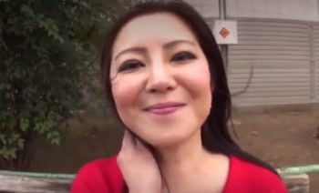 【素人熟女】興味本位でAV応募してきた変態おばさんと不倫セックスしたエロ動画！ギンギンチンポに悶絶www生ハメ中出しに昇天❤️の画像