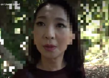 【素人熟女】美人スレンダーの上司の妻48歳と不倫ハメ撮りしたエロ動画！痴女と化した熟女が若い男の肉棒で性欲を大解放する中出しセックスwwwの画像