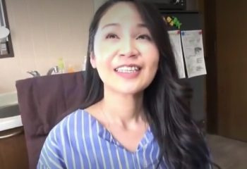 【素人熟女ナンパ】美魔女おばさんをナンパして自宅訪問！旦那の不在の間にギンギンチンポでセックスしたエロ動画！の画像